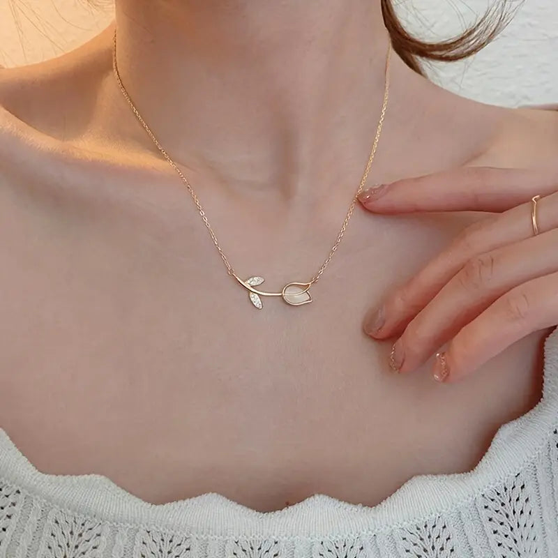 Delicate 925 sterling silver necklace with a tiny botanical pendant featuring a plant motif and sparkling zircon accent.
