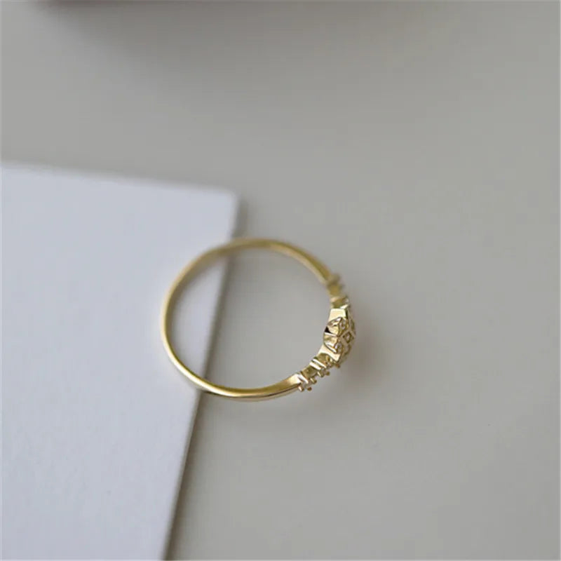 Delicate 925 sterling silver ring with 14k gold plating, featuring a romantic snowflake design and sparkling zircon center.