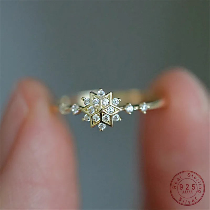Delicate 925 sterling silver ring with 14k gold plating, featuring a romantic snowflake design and sparkling zircon center.