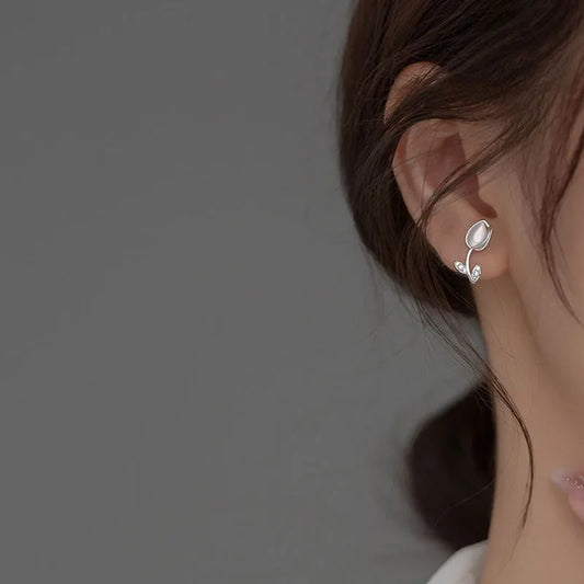 Elegant 925 sterling silver necklace featuring a delicate botanical pendant with a sparkling zircon accent and adjustable chain.