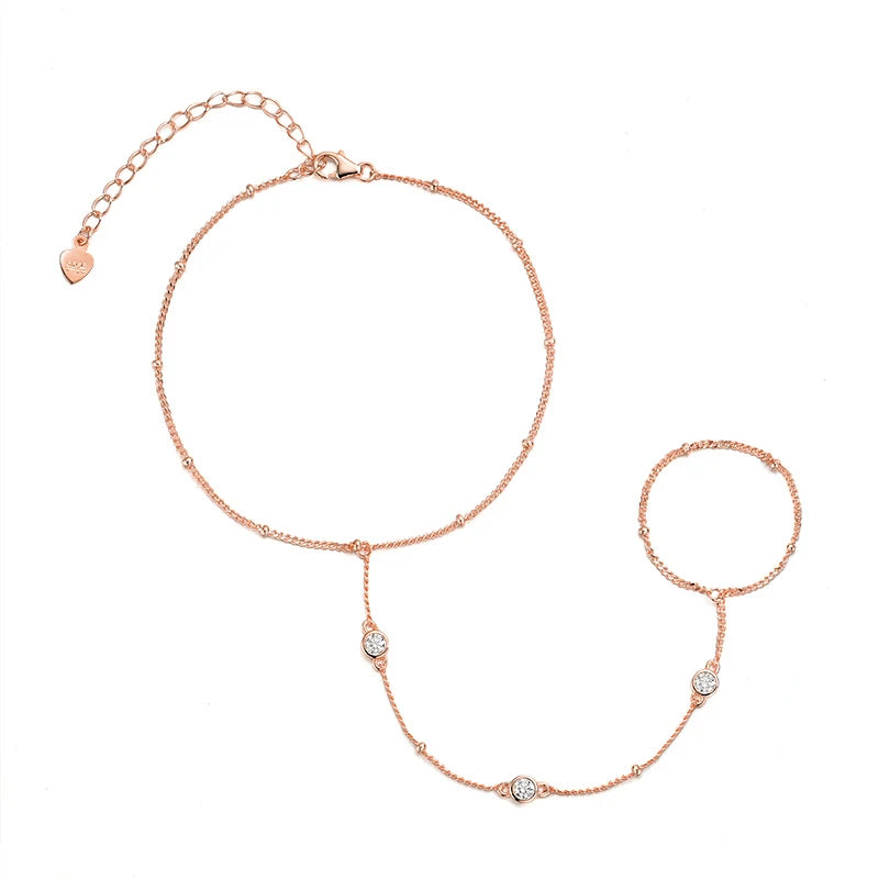 Elegant 925 sterling silver bracelet plated in 18K, adorned with a sparkling round-cut D-colour VVS1 Moissanite stone.