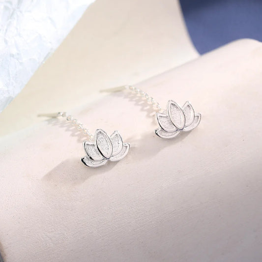 Delicate 925 sterling silver ear threads with vintage lotus tassels, featuring a romantic plant motif for timeless style.