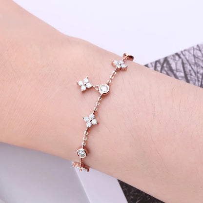 Delicate 925 sterling silver bracelet with sparkling D-colour moissanite stones in a four-leaf flower geometric design.