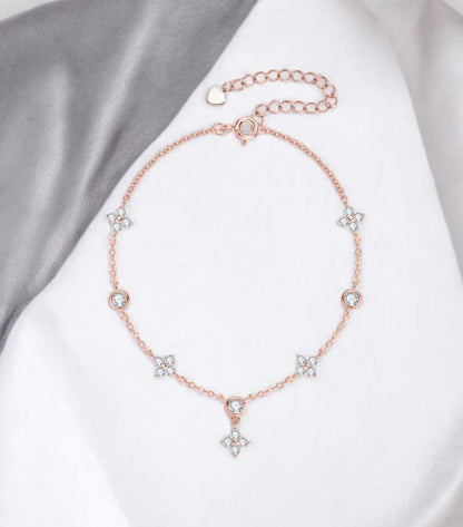 Delicate 925 sterling silver bracelet with sparkling D-colour moissanite stones in a four-leaf flower geometric design.